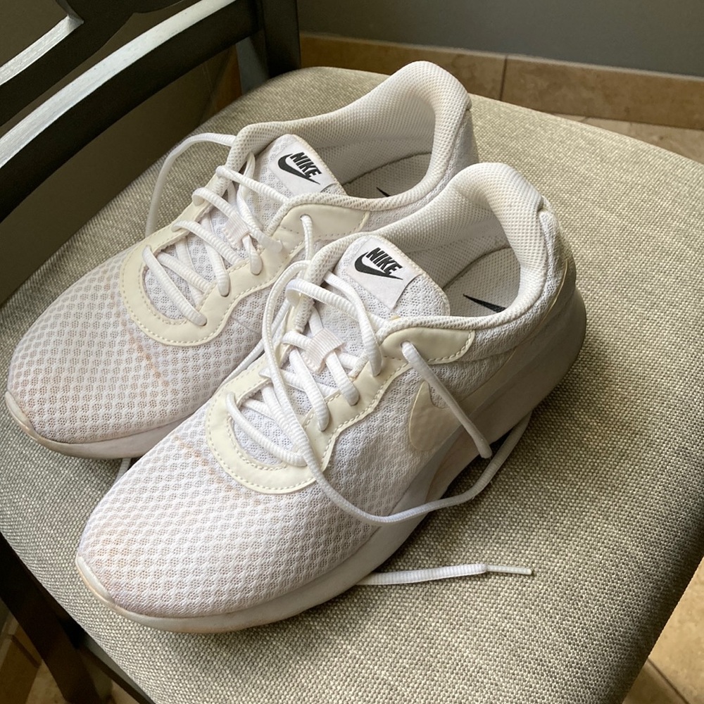 Women Nike Tanjun Shoes